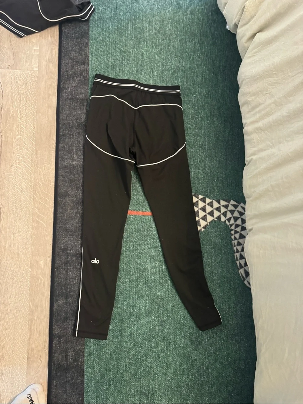 ALO Yoga Black Activewear Set with White Piping